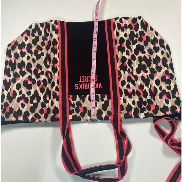 NEW Victoria’s Secret Zippered TOTE Bag Chetah Animal Print Pink Black - Picture 3 of 7